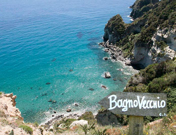 latinamipiace_isole-pontine-ponza-spiaggia-bagno-vecchio