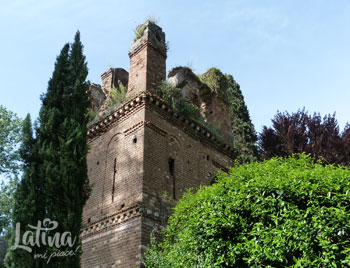 latinamipiace_natura_giardino-di-ninfa-torre-merlata