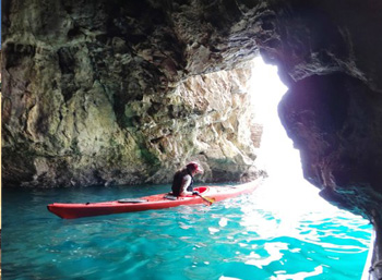 Kayak-Canoa-grotte-San-Felice-Circeo-latinamipiace
