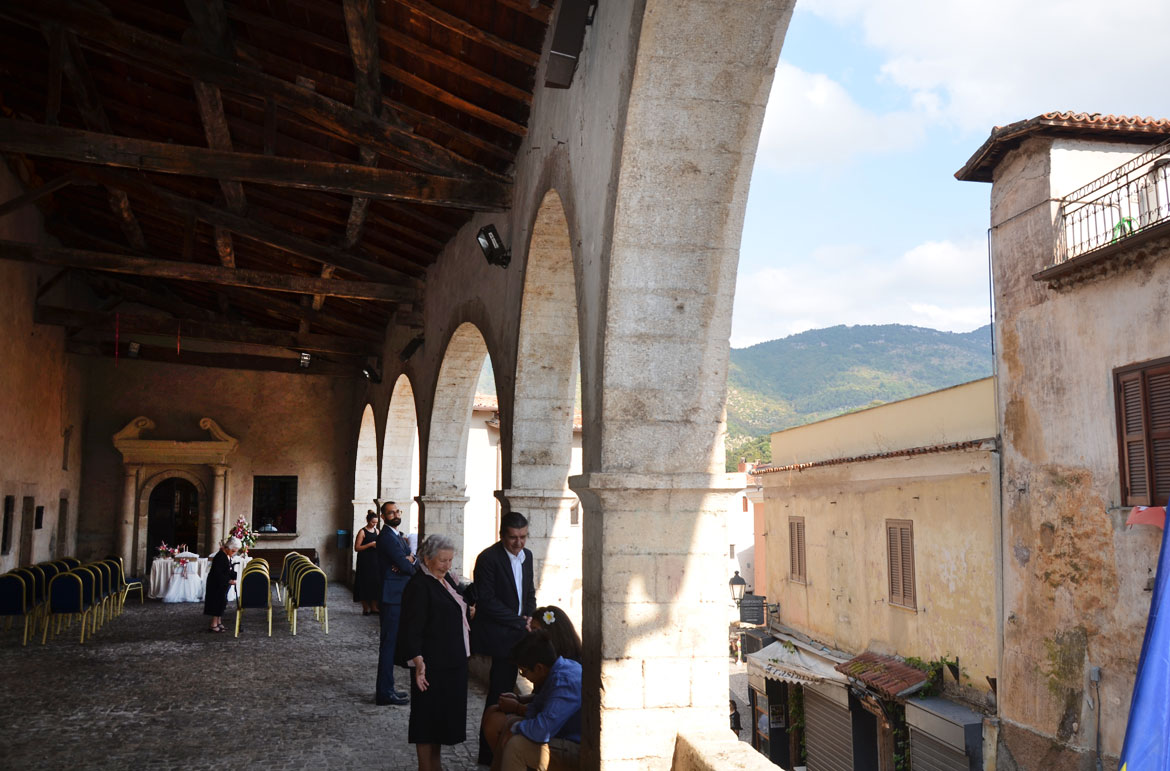 Sposarsi-in-Comune-Sermoneta-Loggia-dei-Mercanti-location-Provincia-di-Latina-latinamipiace