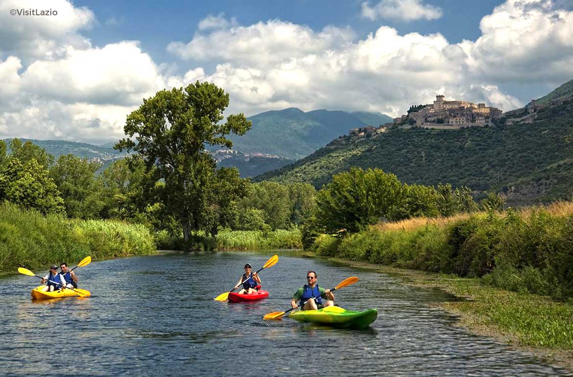 Canoa-nel-fiume-Cavata-città-di-Latina-latinamipiace