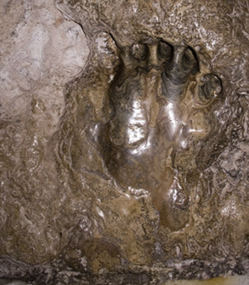 La-Mano-del-Turco-a-Gaeta-misteri-e-leggende-Provincia-di-Latina-latinamipiace