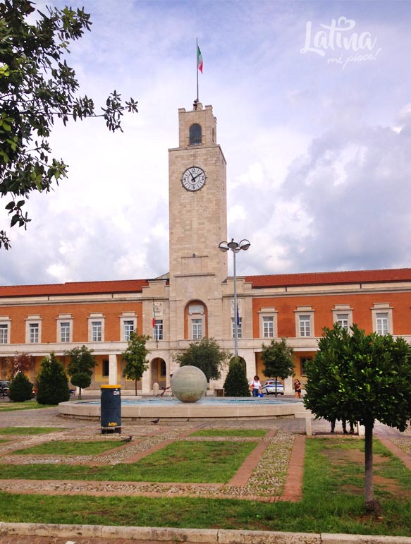 Piazza-del-Popolo-Torre-Civica-citta-Latina-latinamipiace