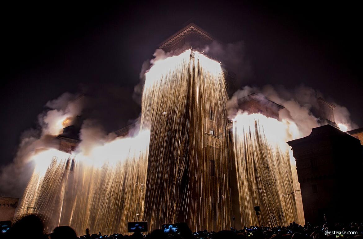 Mercatino-di-Natale-Fondi-incendio-Castello-Natale-Provincia-di-Latina-latinamipiace