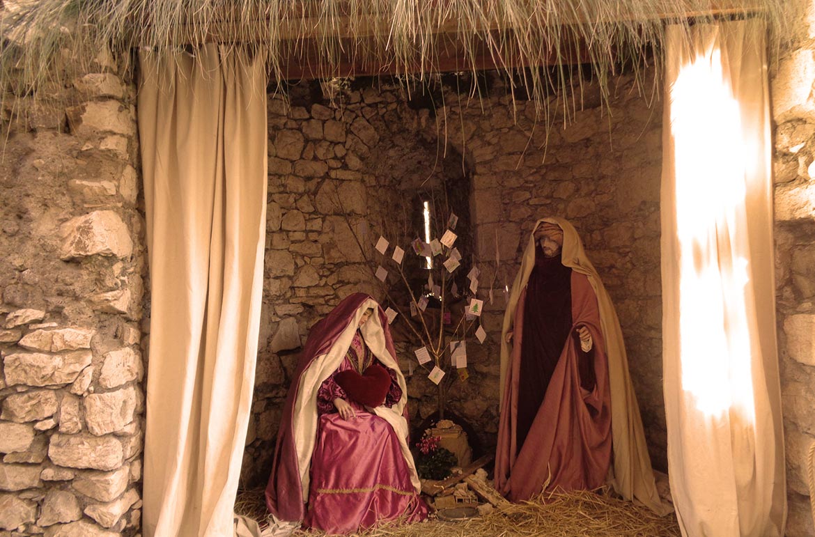 Presepi-Sermoneta-Natale-Provincia-di-Latina-latinamipiace
